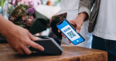 Khác Việt Nam, vì sao người bán ở nhiều quốc gia chủ động quét mã QR người mua
để thanh toán?